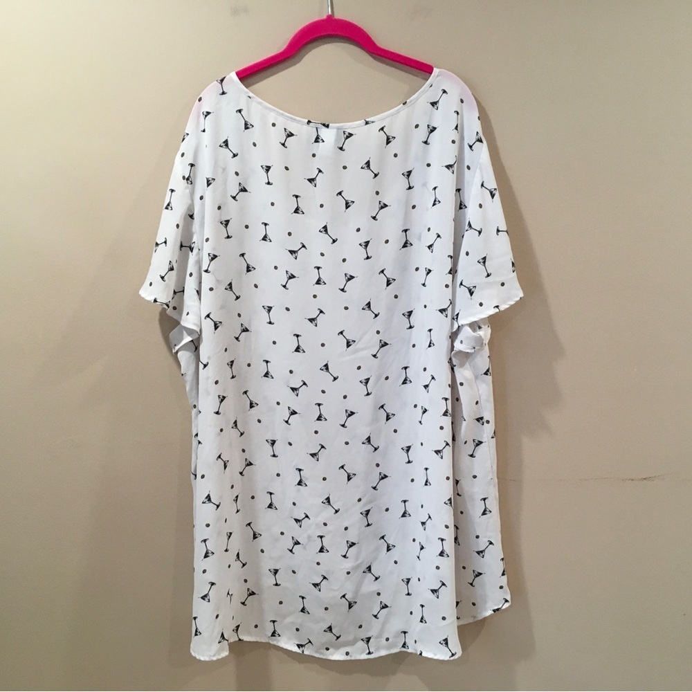 Torrid Women’s Plus 4X Tunic Top Blouse White Martini All Over Glasses - Picture 2 of 5